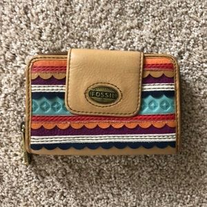 Fossil multicolored scalloped wallet